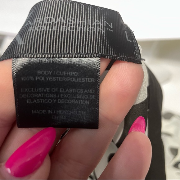 Kardashian Kollection shear blouse. Black and white size large - Picture 14 of 14